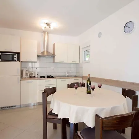 In 5462 Crikvenica
