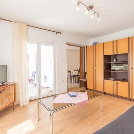 In 5462 Apartment Crikvenica